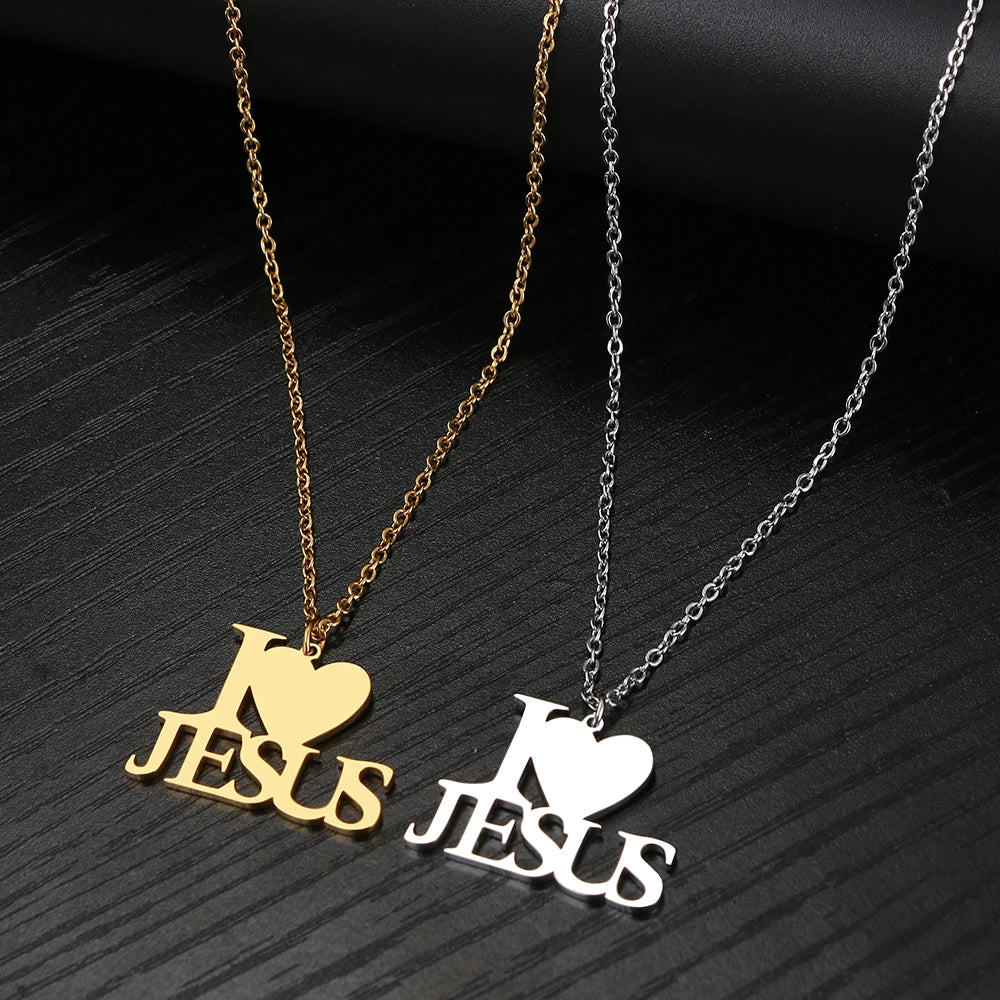 Necklace with the letter "I Love Jesus"