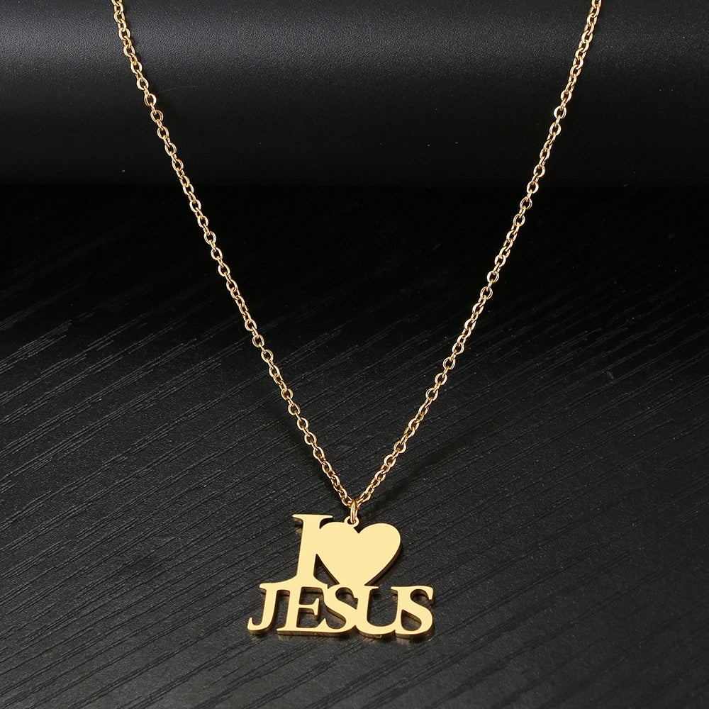 Necklace with the letter "I Love Jesus"