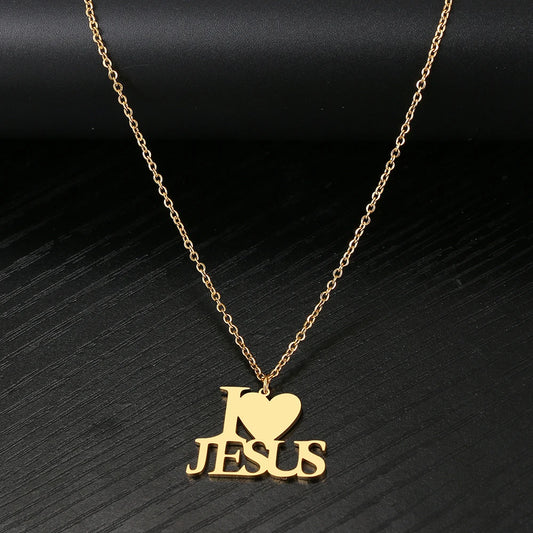Necklace with the letter "I Love Jesus"