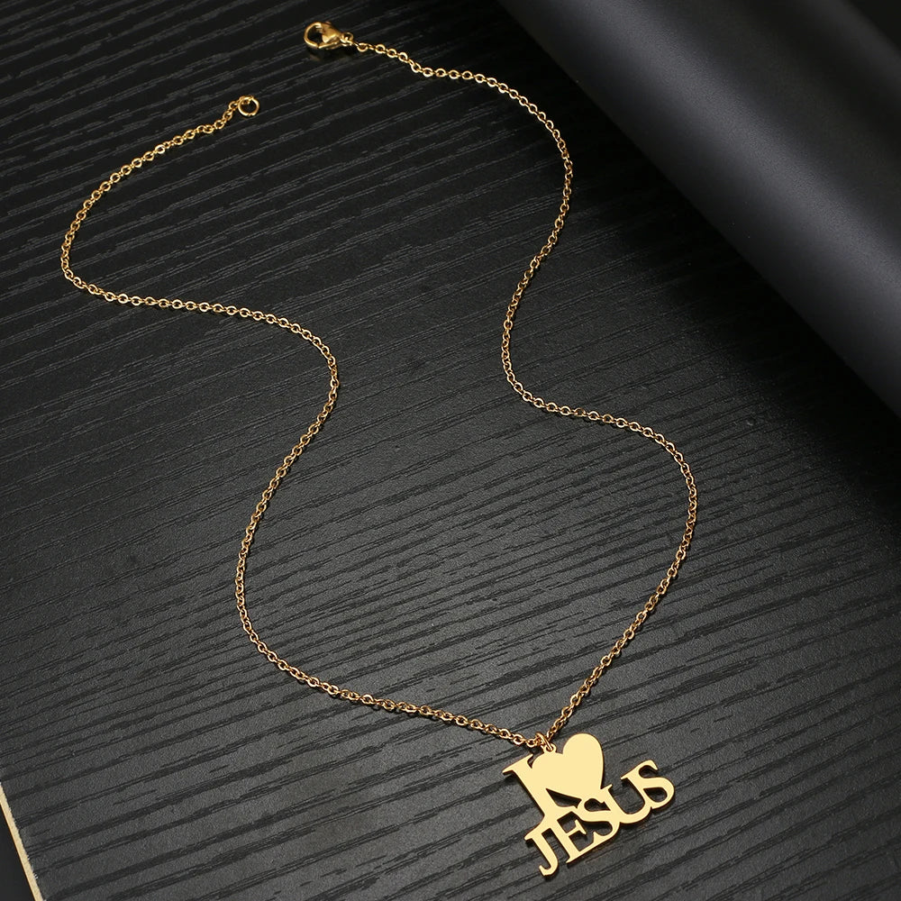 Necklace with the letter "I Love Jesus"