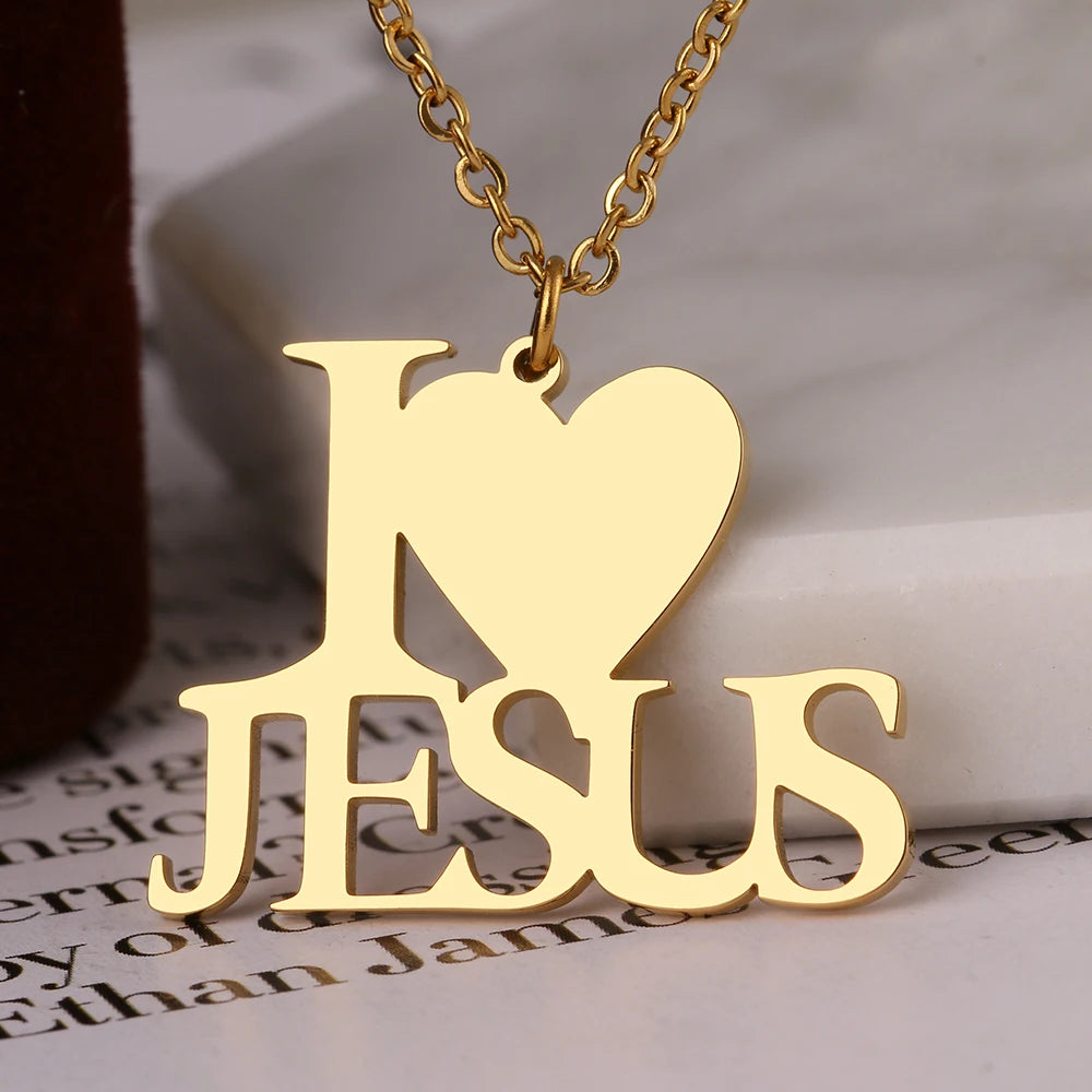 Necklace with the letter "I Love Jesus"